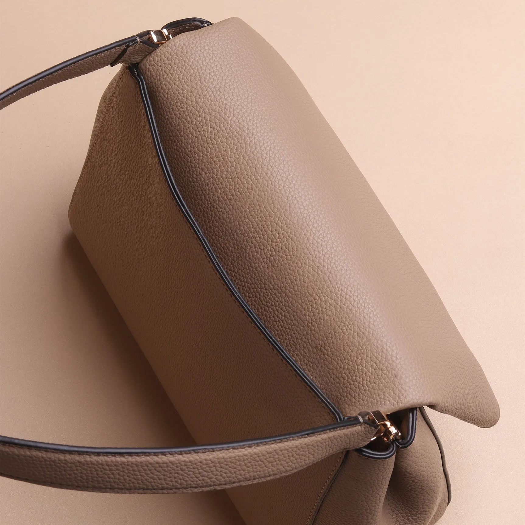 Tas Bahu Wanita Silvertote Mika